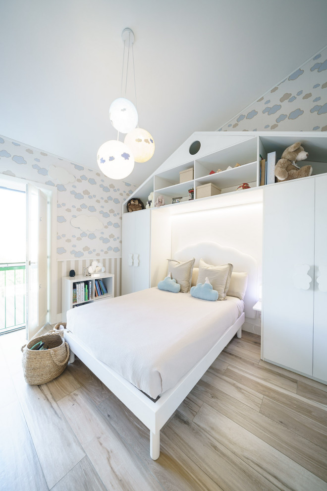 Design ideas for a contemporary kids' bedroom in Rome with multi-coloured walls, light hardwood floors, beige floor and wallpaper.