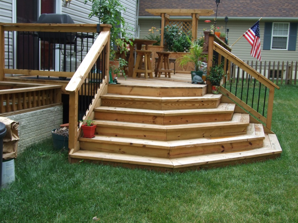 Example of a mountain style home design design in Baltimore