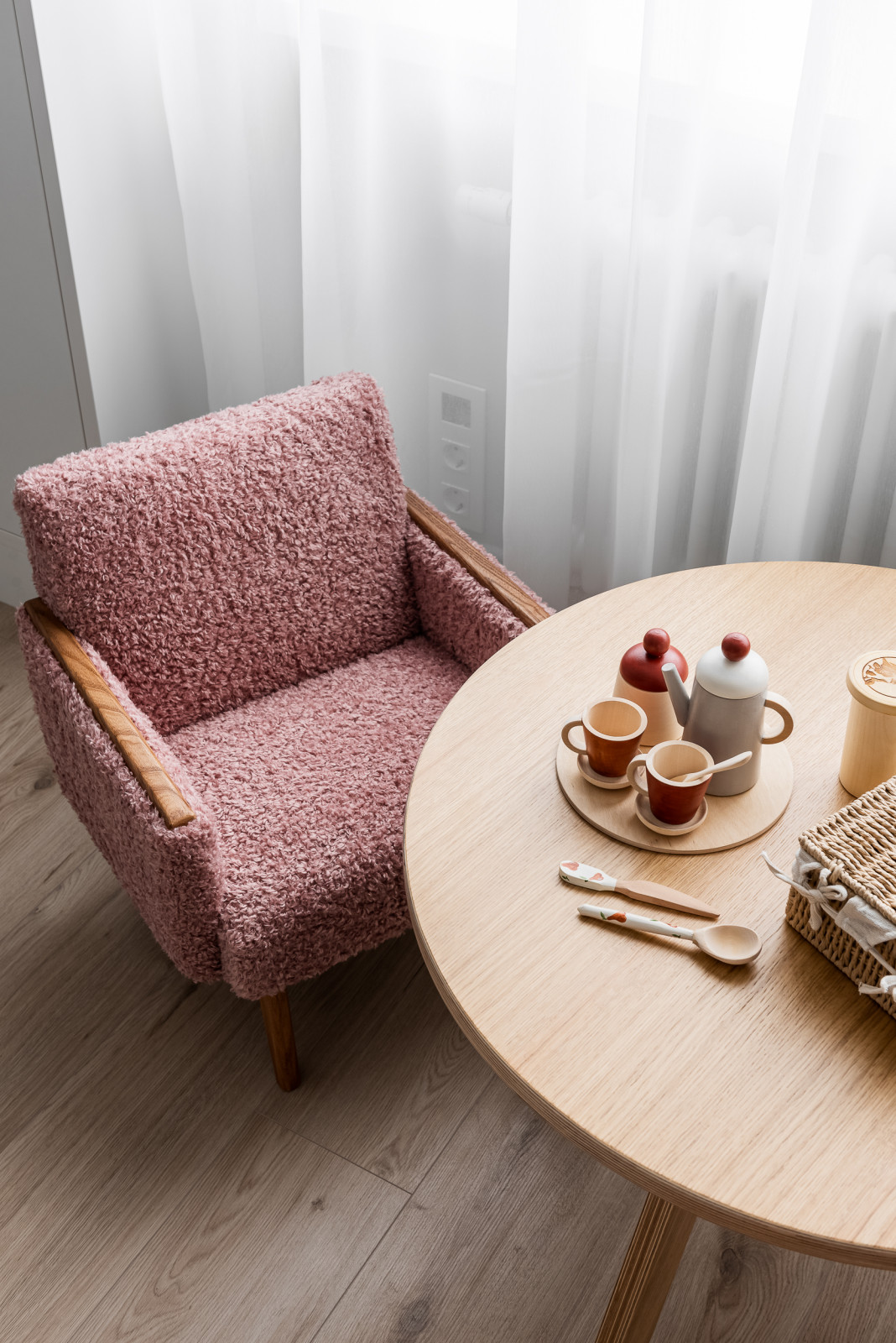 на стороне монохрома