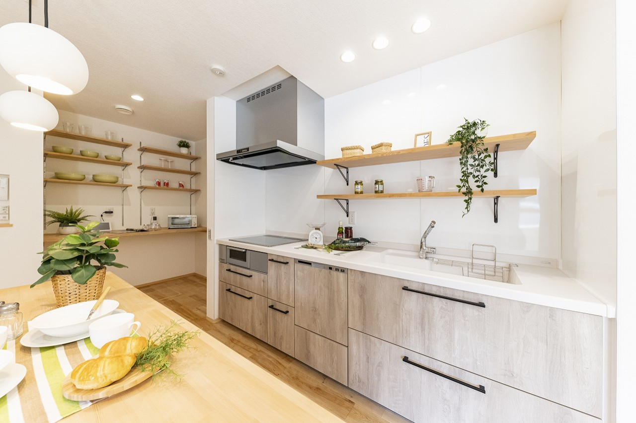 白い和モダンなおしゃれなキッチンの画像 75選 - 2026 年 7月 | Houzz 