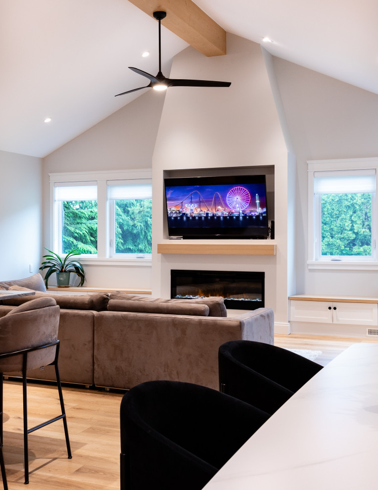 Example of a transitional home design design in Vancouver