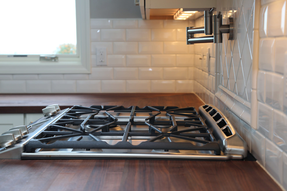 Home design - transitional home design idea in Cleveland