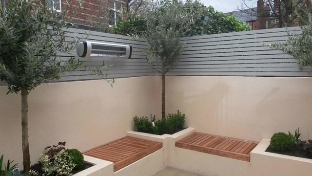 Contemporary Courtyard Didsbury Manchester - Contemporary - Garden