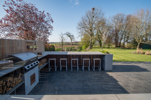 Bardfield End Green contemporary-garden