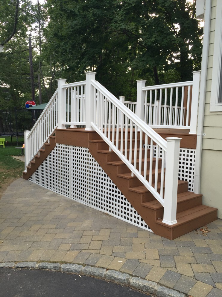 Photo of a mid-sized traditional backyard deck in Newark with no cover.
