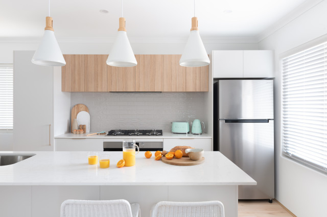 Coastal Retreat Inspired Kitchen skandinavisk-koekken