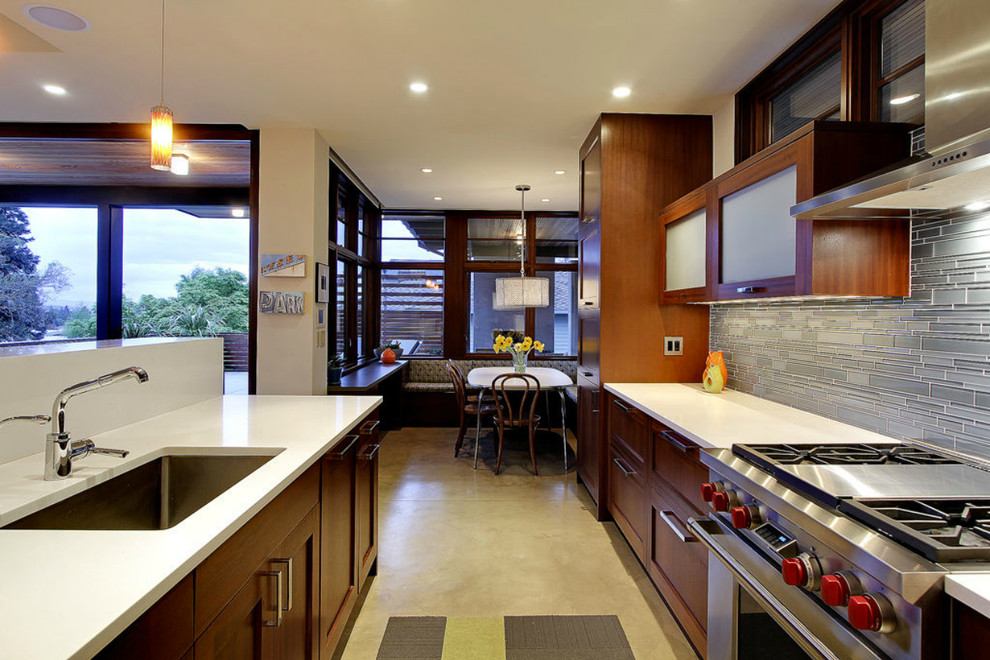 Kitchen - modern kitchen idea in Seattle