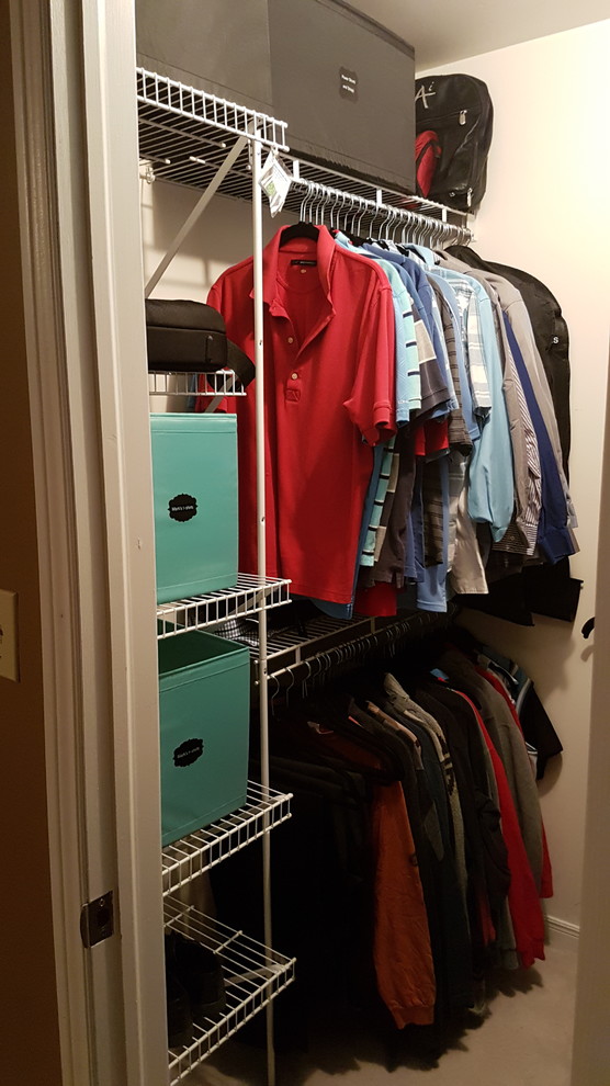 Transitional home design photo in Toronto