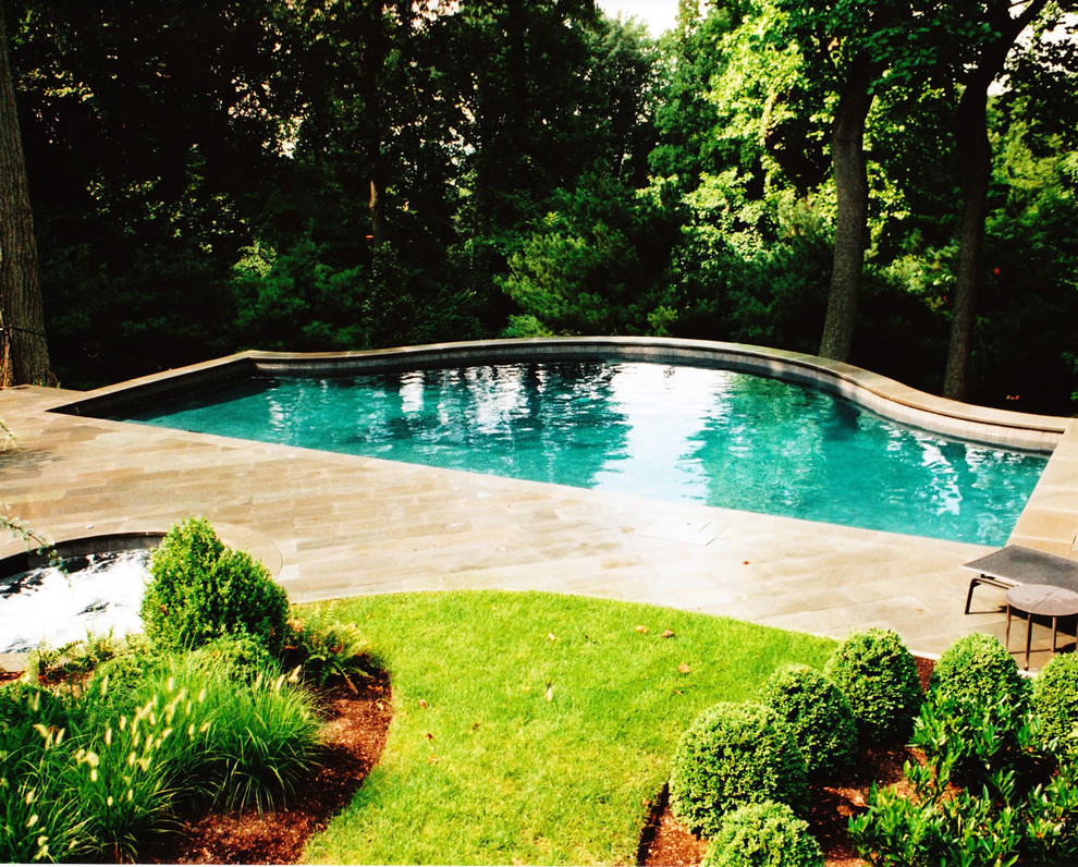 Example of a mid-sized pool design in Miami