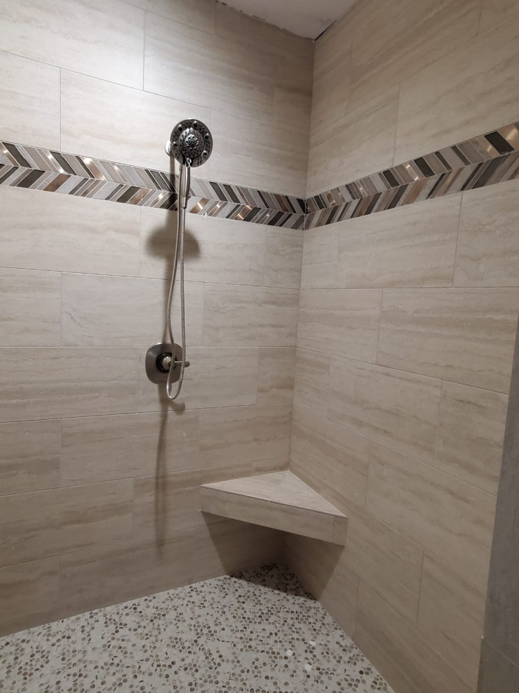 Diseño de cuarto de baño de estilo americano pequeño