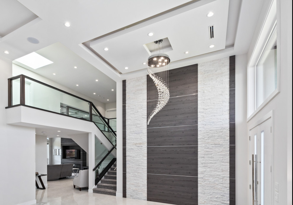 Transitional entryway photo in Vancouver