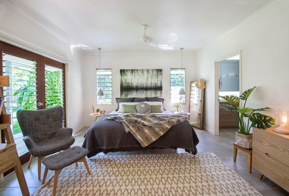 This is an example of a tropical bedroom in Darwin.