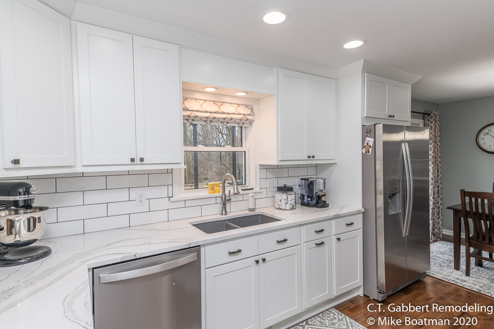 Inspiration for a transitional kitchen remodel in Chicago