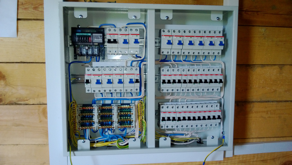 Сборка электрощита в коттедже