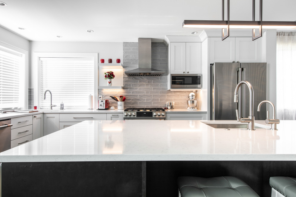 Transitional kitchen photo in Seattle
