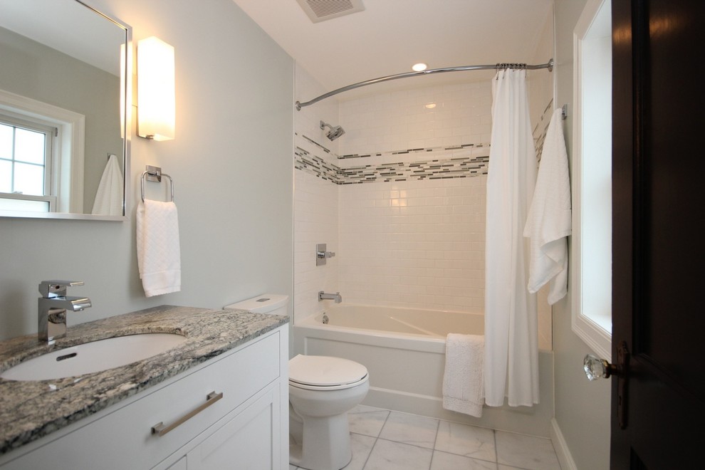 Mid-sized transitional bathroom photo in Ottawa