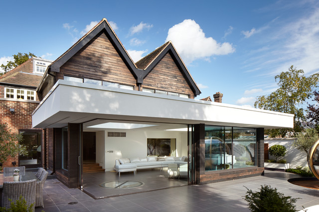 Chigford Contemporary Large Garden contemporary-exterior