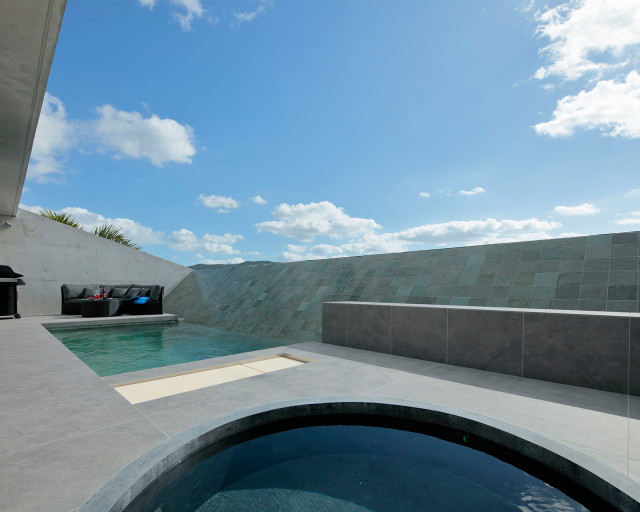 Waterfall Villa moderno-piscina