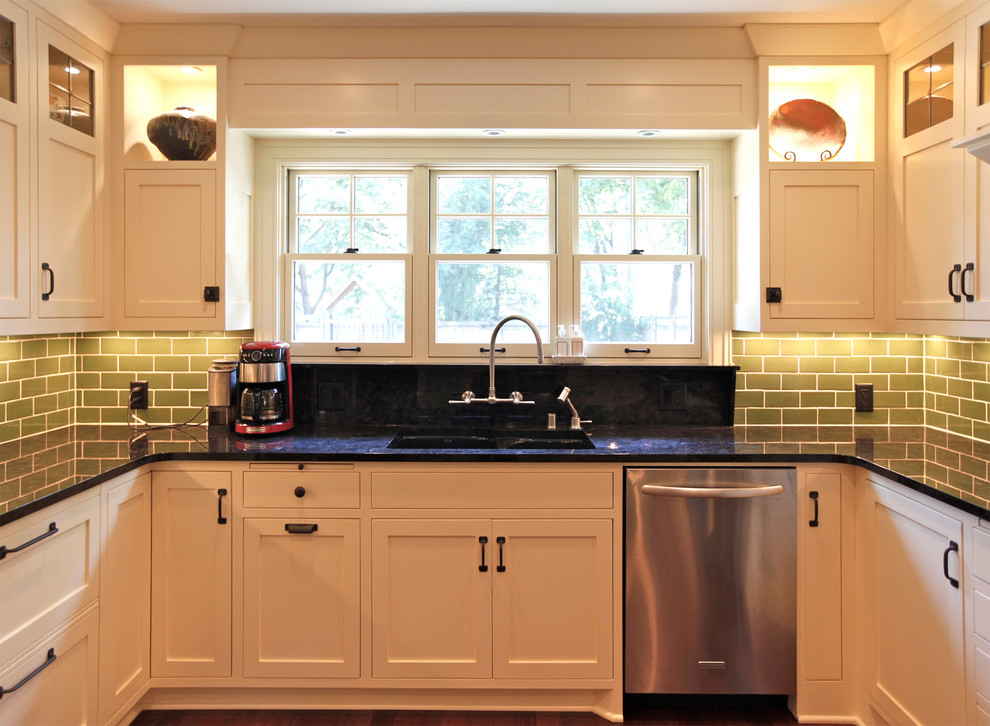 Inspiration for a traditional kitchen in Milwaukee.