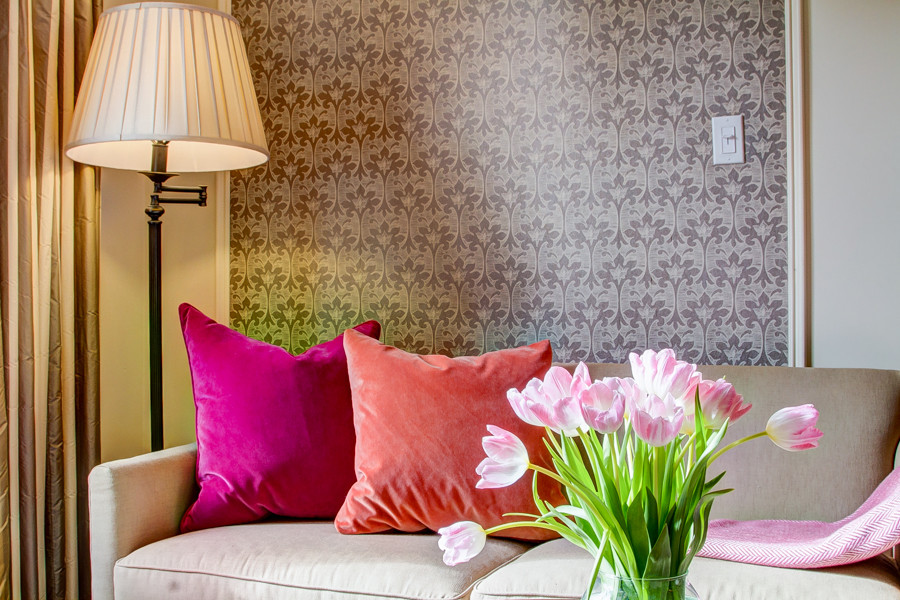 Example of a transitional home design design in Toronto