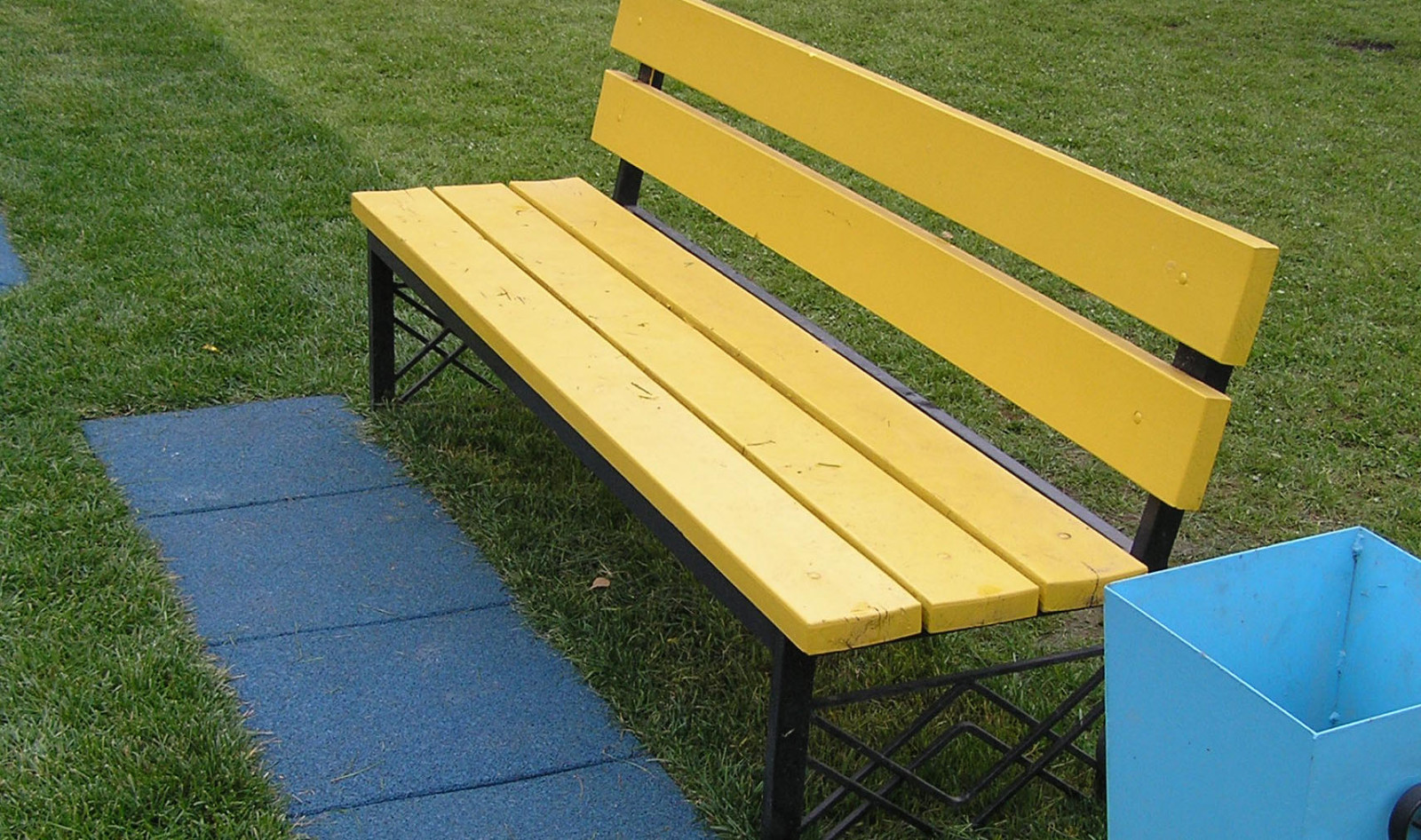 Детская площадка газон/резина