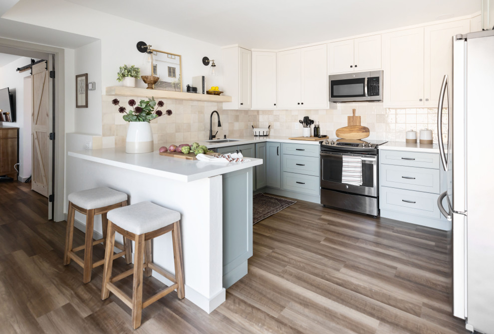 Home design - coastal home design idea in Phoenix