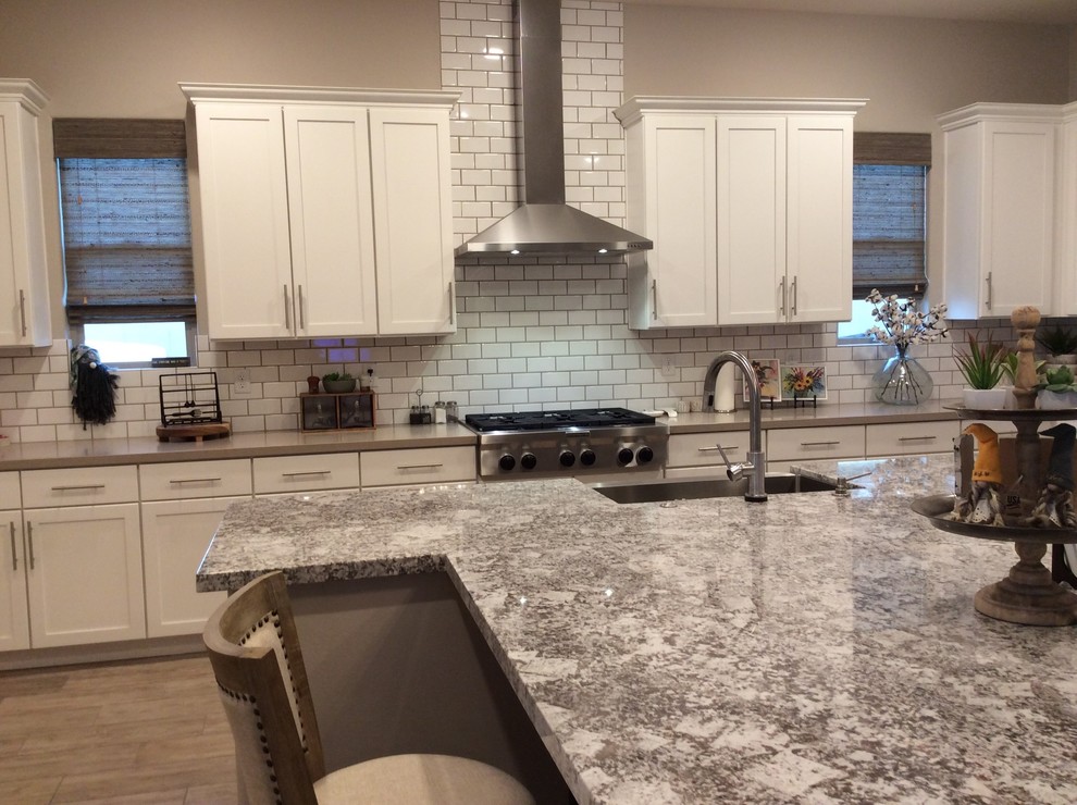 Large transitional kitchen photo