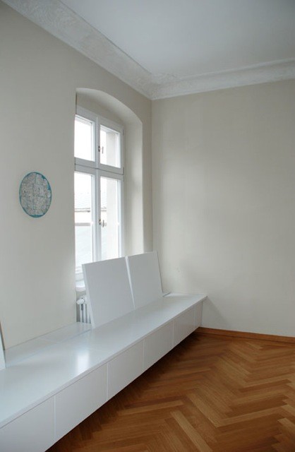 This is an example of a contemporary living room in Leipzig.
