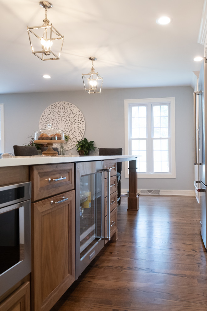 Example of a mountain style home design design in Chicago