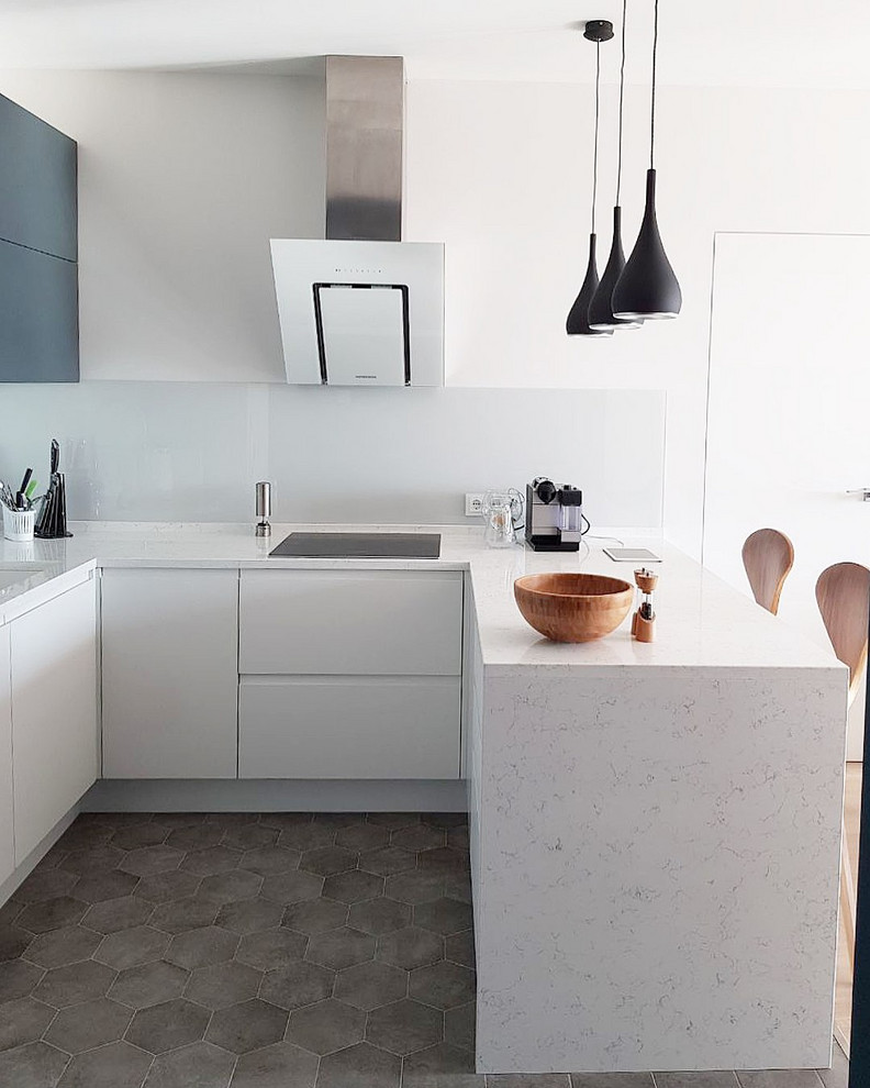 Ярко-белая кухня