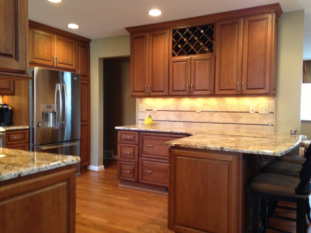 Example of a transitional kitchen design in Cincinnati