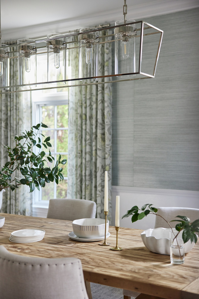 Inspiration for a transitional dining room remodel in Chicago