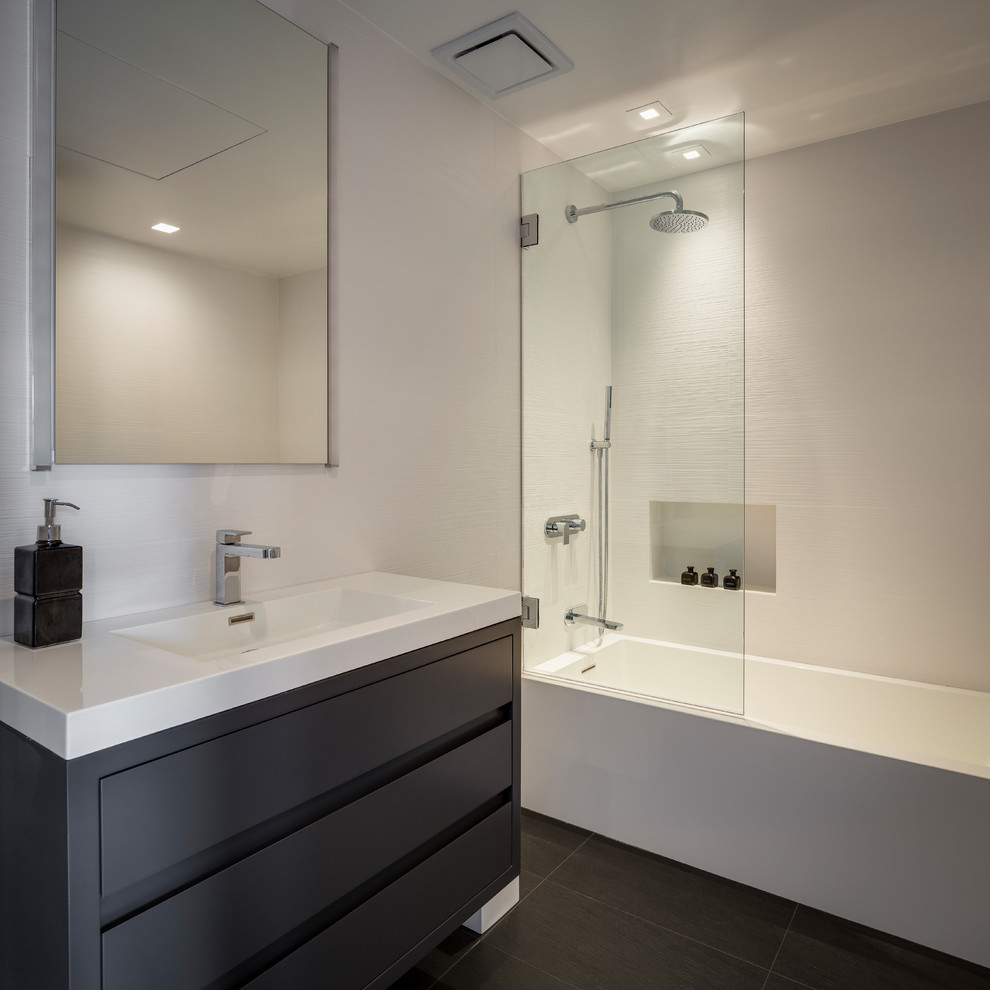Bathroom - modern bathroom idea in New York