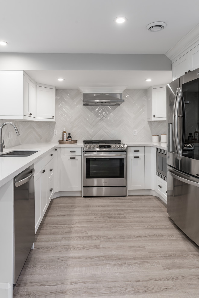 Transitional kitchen photo in Toronto