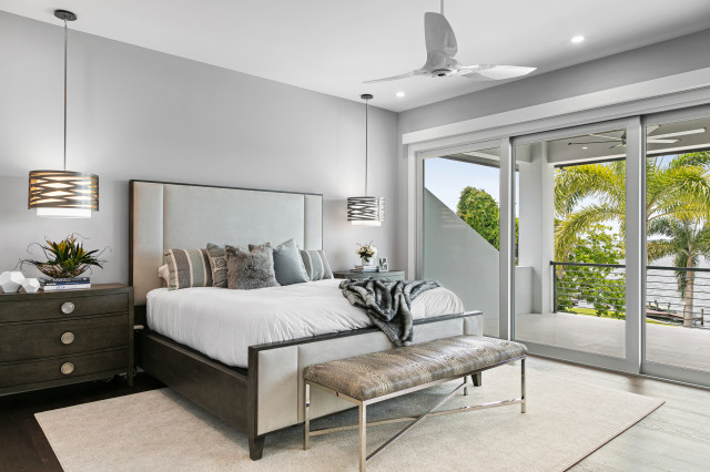 Bayfront Beauty modern-schlafzimmer