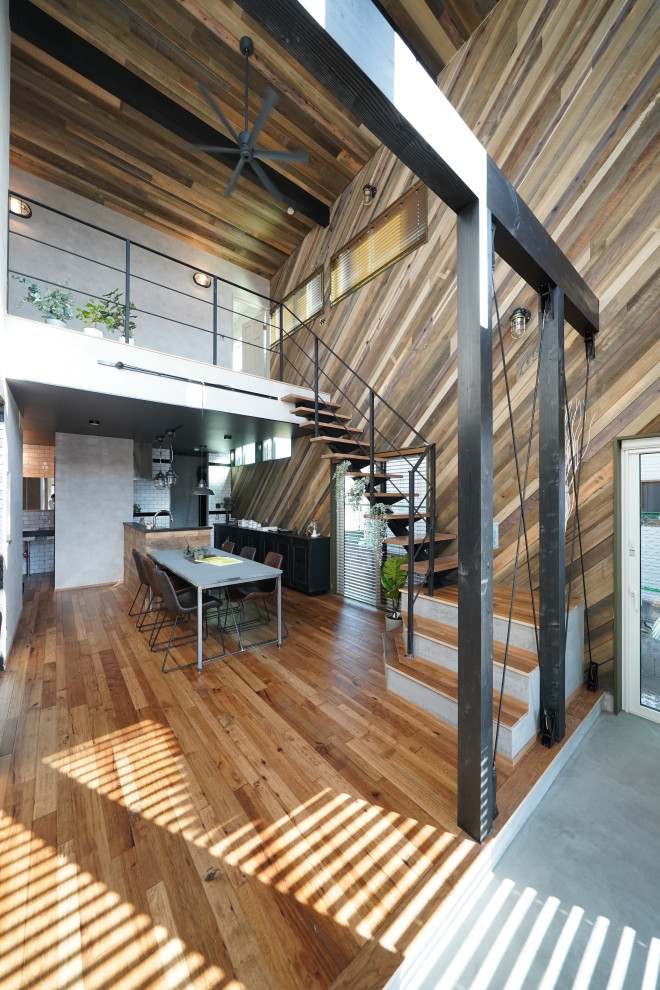 他の地域にあるインダストリアルスタイルのおしゃれなダイニングの写真