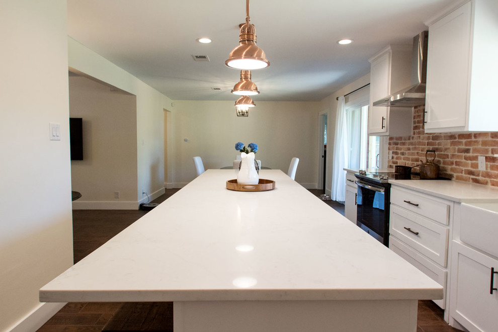 Kitchen - kitchen idea in Austin
