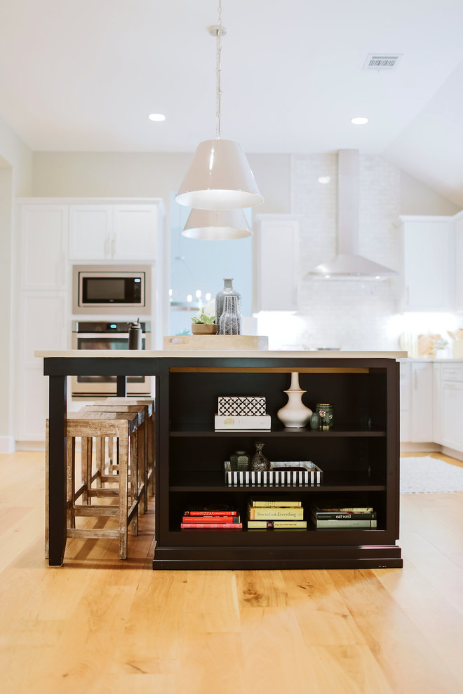Home design - transitional home design idea in Austin