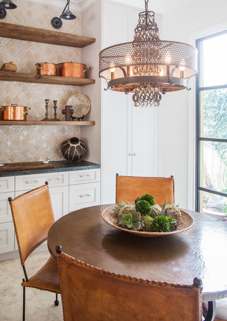 Bold, Organic Texture in Bellaire: Breakfast Nook mediterraneo-comedor