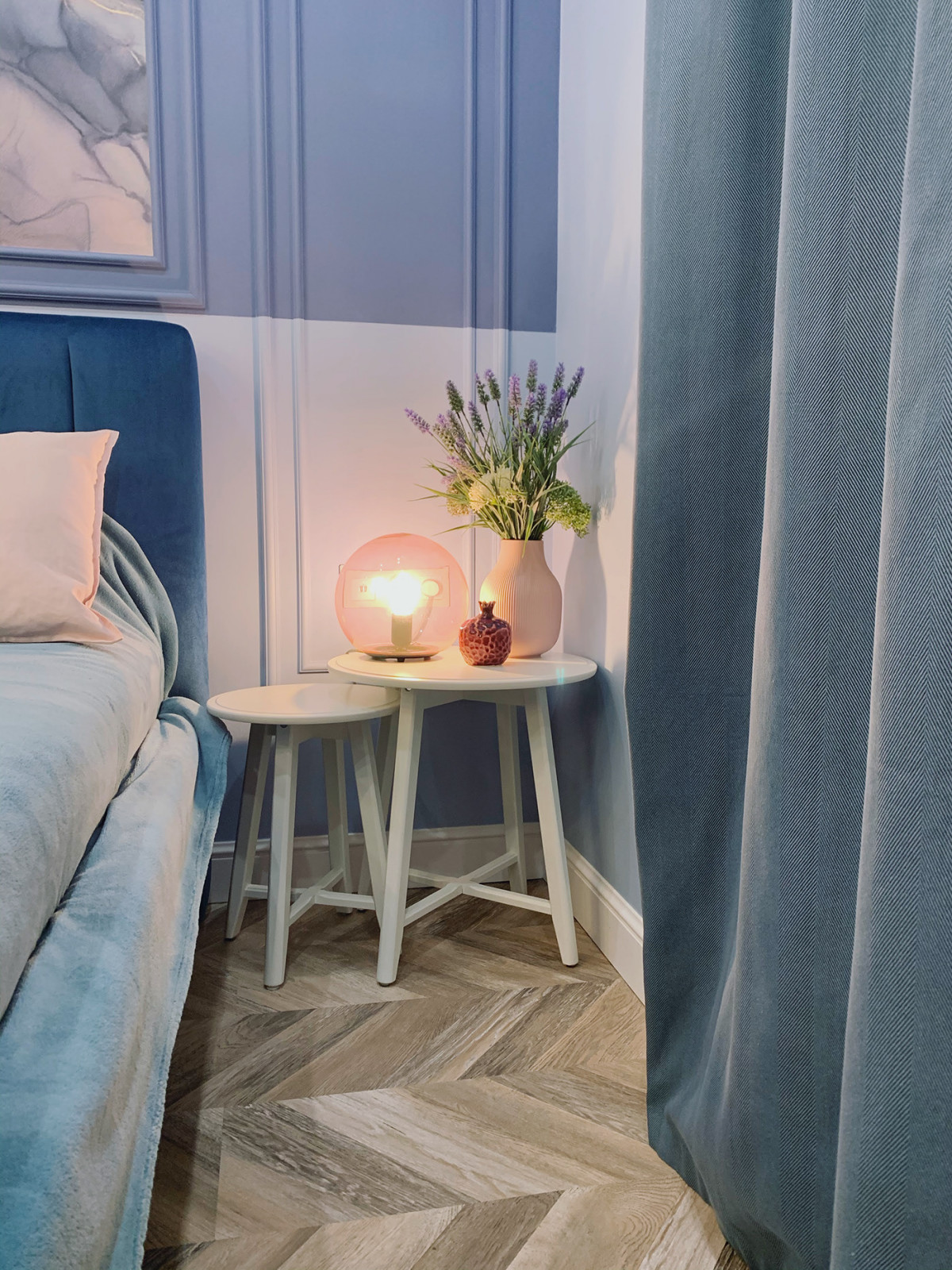 Нежная спальня для молодой пары