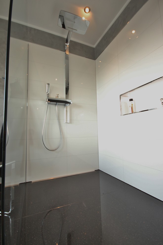 This is an example of a mid-sized contemporary 3/4 bathroom in Cologne with white cabinets.