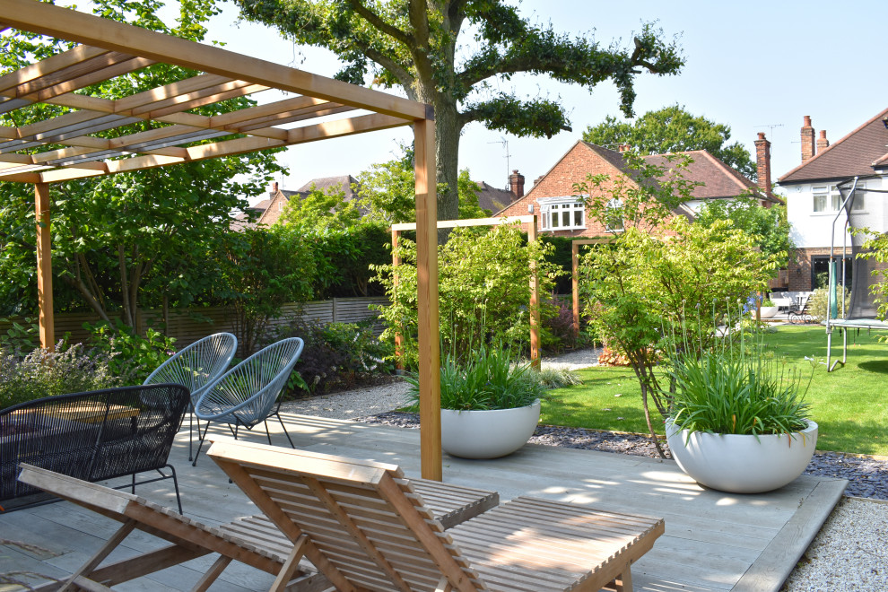 Photo of a contemporary garden in Hertfordshire.