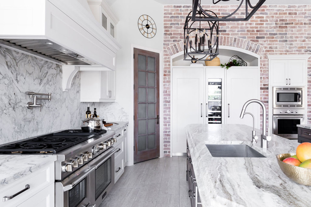 Transitional kitchen photo in Houston