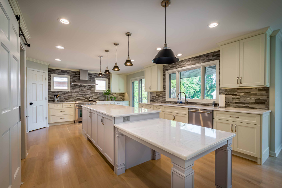 Contemporary Lakefront Residence