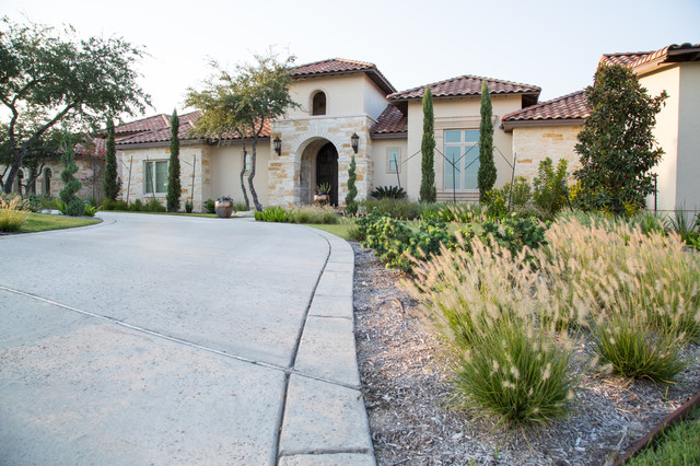 Custom Home in Bulverde traditional-garden