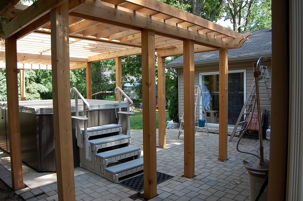 Photo of a traditional patio in Burlington.