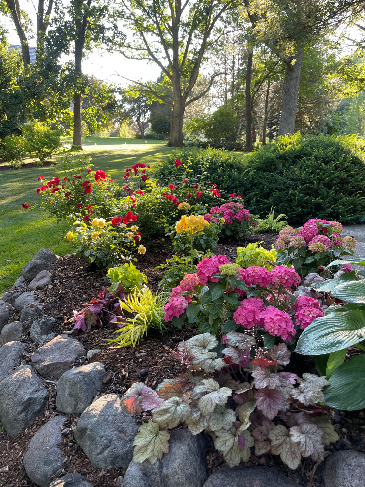 Photo of a transitional landscaping in Chicago.