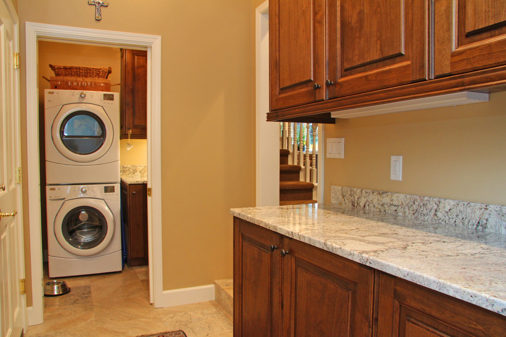 Photo of a traditional laundry room in Sacramento.