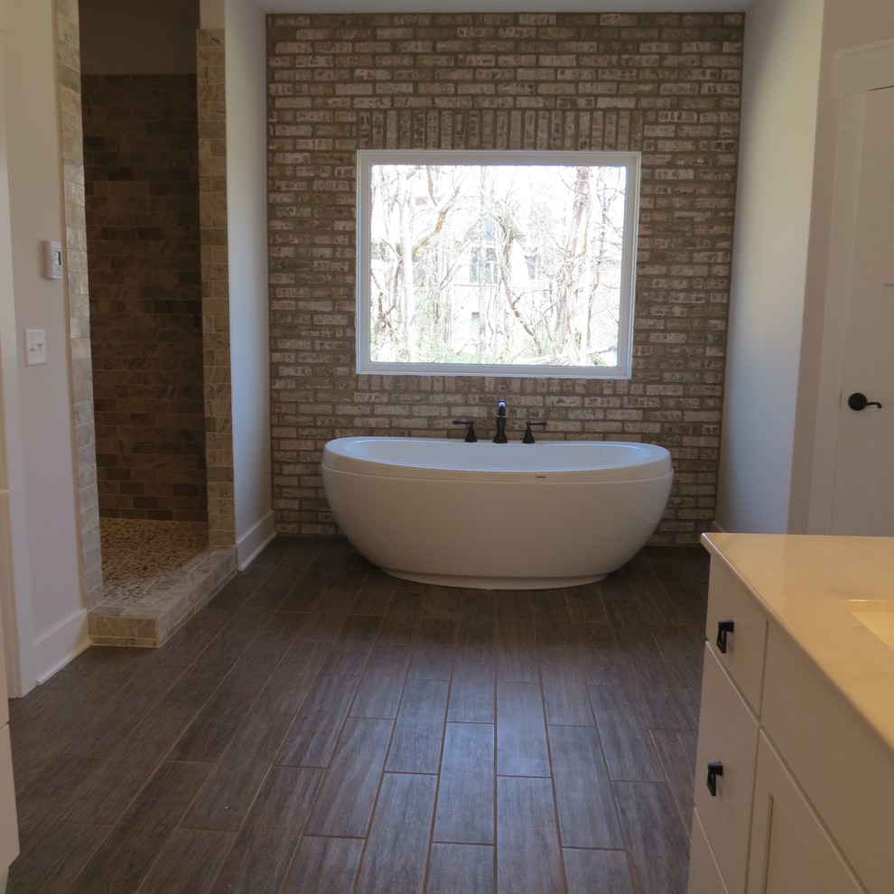 Bathroom - craftsman bathroom idea in Cincinnati