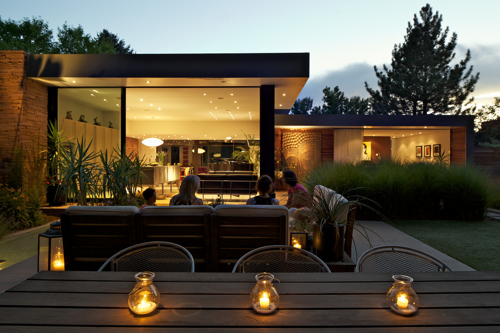Design ideas for a midcentury patio in Denver.